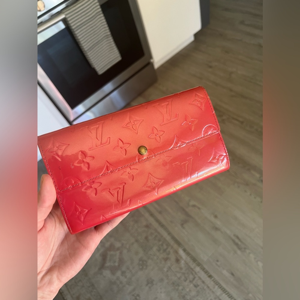 Louis Vuitton vernis Sarah wallet